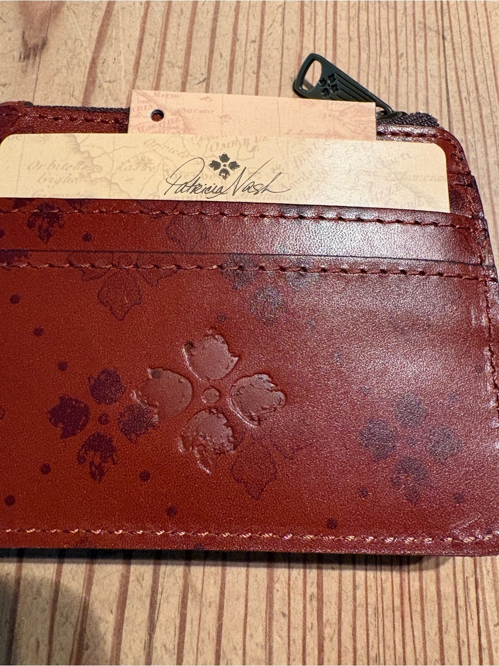 New Patricia Nash Rustic Brown Floral Embossed Leather Card Wallet - Picture 9 of 9
